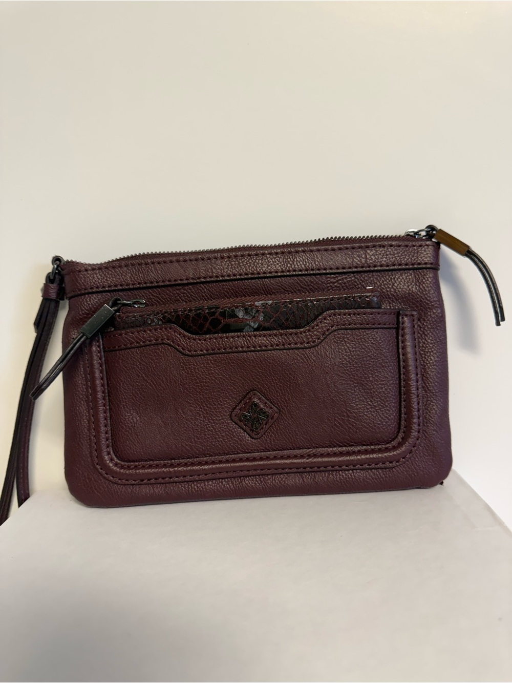 Simply Vera Vera Wang Burgundy Wristlet Clutch Organizer Zip Pockets